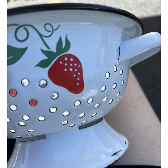 Vintage 1983 Teleflora White Enamel Strawberry Colander Strainer 8” Metal - Picture 8 of 10